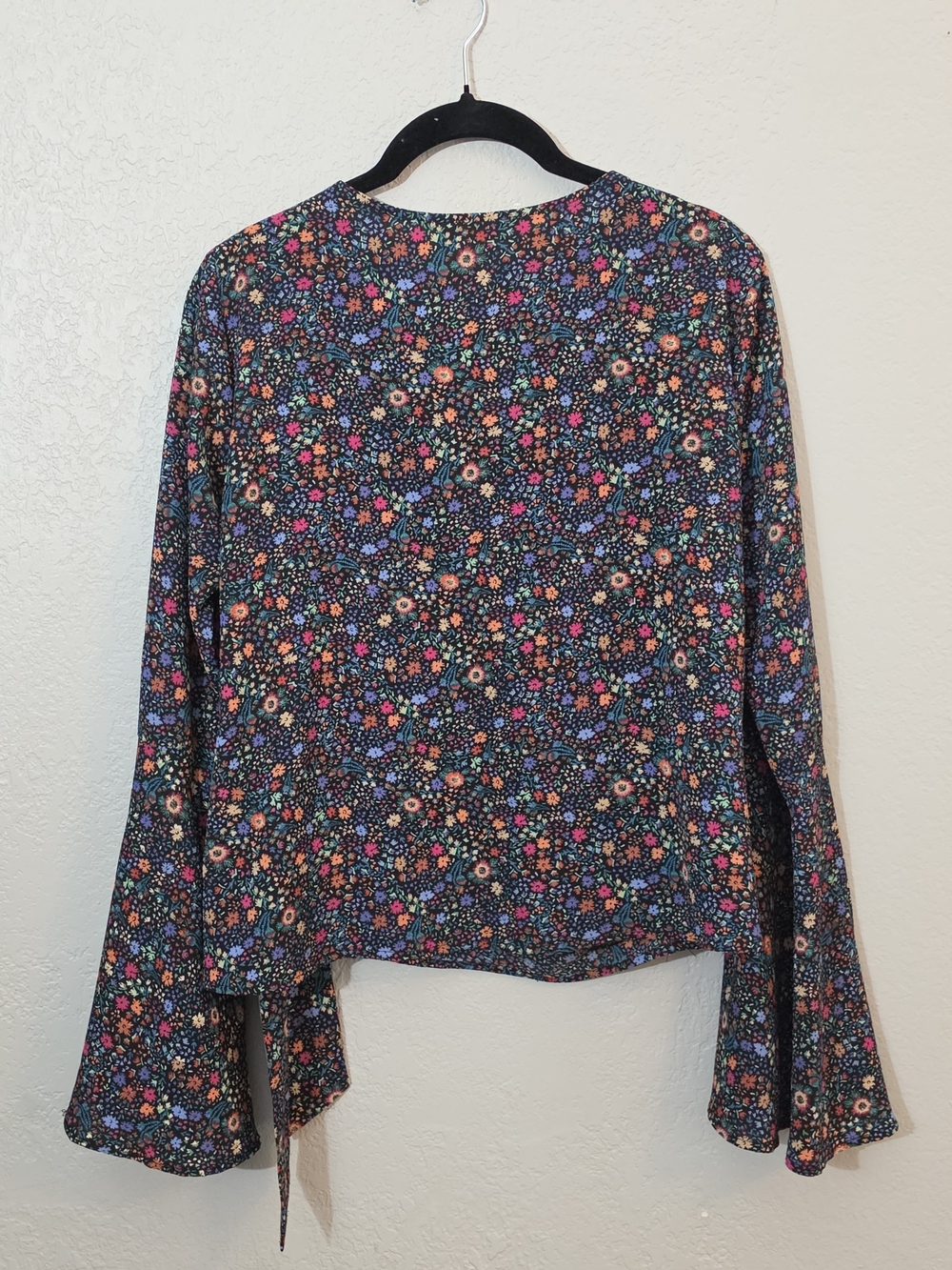 Chloe & Katie Floral Wrap Blouse V-Neck Bell Sleeve Womens Small - Picture 10 of 10